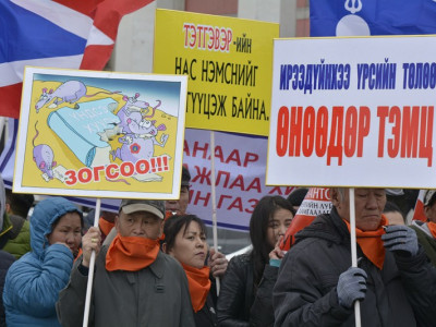 Фото: АН-ын бүх нийтийн эсэргүүцлийн жагсаал болж байна
