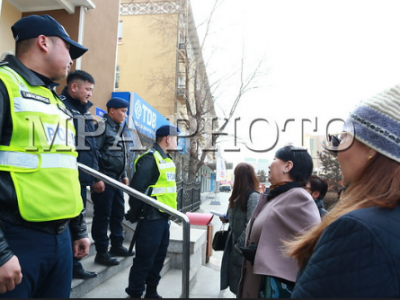 Капитал банканд 20 саяас дээш төгрөгийн хадгаламжтай иргэд Монголбанкнаас шаардлагынхаа хариуг авлаа