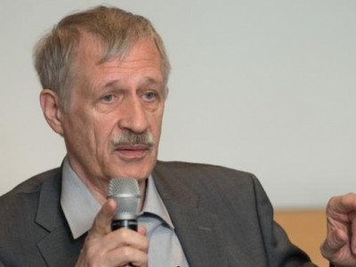 Манфред Протце: Германы сэтгүүлчид өндөр цалинтай учраас ашгийн төлөөх ажил хийдэггүй