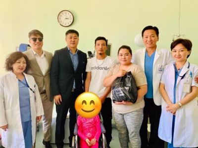 Х.Хатанбаатар хавдартай хүүхдүүдийн эмчилгээнд 30 сая төгрөгийн хандив өгчээ