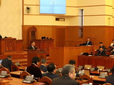 Төрийн ордонд архидсан УИХ-ын гишүүд хэн хэн бэ?