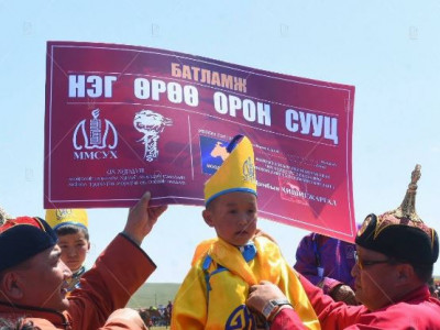 ИХ ХУРД 8: Уралдаанч хүү Б.Энхбаяр нэг өрөө БАЙР-аар шагнууллаа