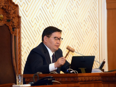  Эсэргүүцсэн ч эцэст нь дэмжсэн улс төрийн намын өөрчлөлт
