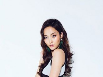 Дуучин Д.Ширмэнтуяагийн охин Ц.Аззаяа “Miss Eart-2019” оролцоно