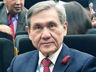 100 жилээр ухраана гэнэ ээ... 