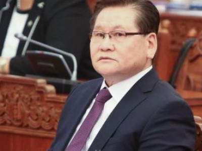 Ө.Энхтүвшин: О.Баасанхүү шиг хүмүүсээс болж төрийн бодлого хэрэгжихгүй байна