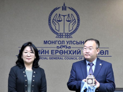 Шүүхийн ерөнхий зөвлөлийн даргаар Энхээгийн Батбаярыг томиллоо