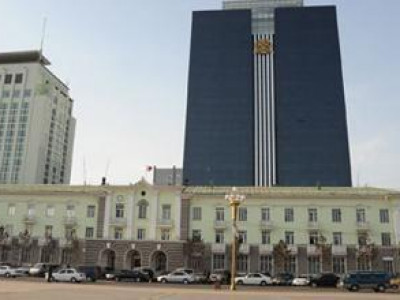 Нийслэлийн хот байгуулалт, хөгжлийн газрын нэр бүхий нөхдүүд барилгын компаниудыг чирэгдүүлж байна, Хотын дарга аа!
