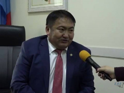  Дүүгийнхээ юу хийдгийг “мэддэггүй” хүн сонгогчдыг тооно гэж үү