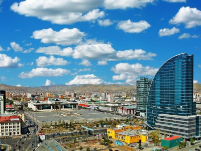 Улаанбаатарт цас орж, цасан шуурга шуурна