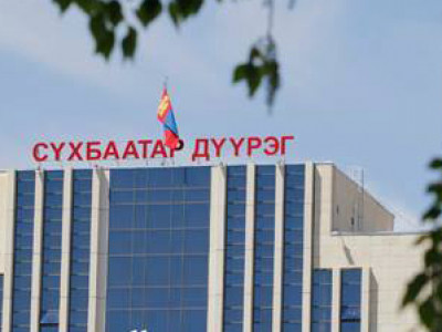 Сүхбаатар дүүргийн ЗДТГ-ын дарга Р.Энхболд  халсан ажилтандаа  НАЙМАН САЯ төгрөг өгөхөөр боллоо