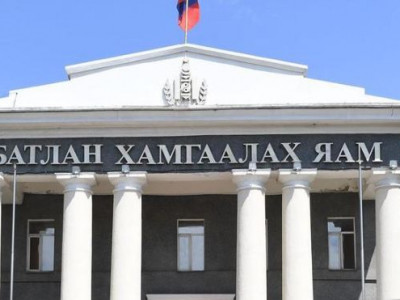 Хошууч генерал Р.Сүхбатыг Батлан хамгаалахын ерөнхий хянан шалгагч болгох нь