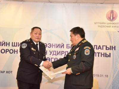 Хахууль авсан гэх Х.Оргил-Эрдэнэ, шинжилгээ будлиантуулсан Х.Түвшин-Эрдэнэ нар төрсөн ах дүү