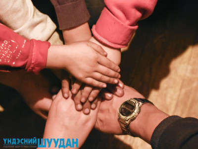 Ц.Нармандах: Найман хүүхдийнхээ төлөө зүтгэж байгаа болохоор хог түүхээс ичдэггүй