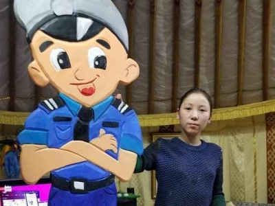 13 настай сийлбэрч охин Х.Энхжингийн бүтээлээс