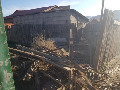 Сэрэмжлүүлэг: Гурван айлын хашааг мөргөж, хэргийн газраас зугтжээ