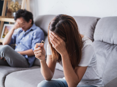 Нөхрөөсөө үнэхээр их залхаж бас туйлдаж байна