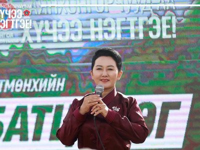 МАН-аас Баянхонгор аймагт нэр дэвшсэн Б.Батцэцэгийг телевизийн нэвтрүүлэгч Б.Д дарамтлан мөнгө нэхжээ