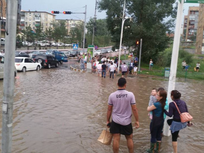 Үерийн улмаас 8 иргэн амь насаа алджээ 