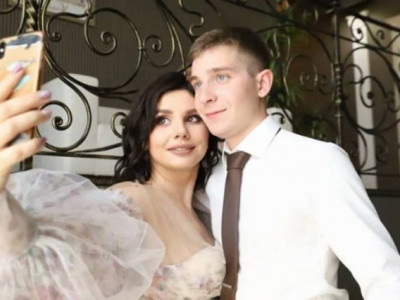 20 настай залуу 35 настай хойд ээжтэйгээ гэрлэжээ