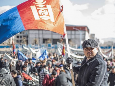 Аав болсон Э.Алдар жаргаж явна