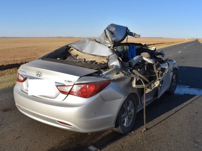 Сэрэмжлүүлэг: Ачааны автомашины араас Hyundai Sonata маркийн машин мөргөж жолооч эмэгтэй амиа алджээ 