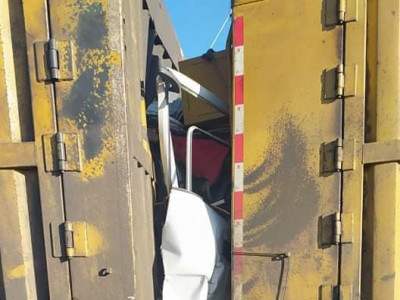 Ачааны автомашин хоорондоо мөргөлдөн нэг хүний амь эрсдэв