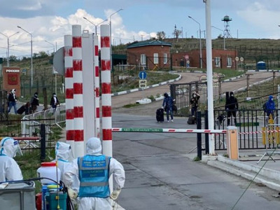 ЭМЯ: Алтанбулагийн боомтыг хаах эсэхийг хэлэлцэж байна