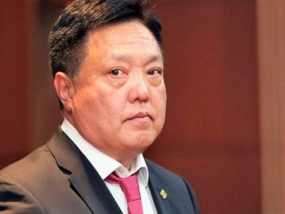 М.Энхсайханд оногдуулсан ялыг нийтийн албанд томилогдох эрхийг 4 жилийн хугацаагаар хасаж, 4 жил хорих болгон өөрчилж, бусад шийдвэрийг хэвээр үлдээж