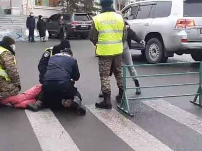 Цагдаатай маргалдаж шуугиан тарьсан Э.Цэлмэг: Эх орныхоо хөгжилд хувь нэмрээ оруулъя гэж таван жилийн өмнө Германаас ирсэн 