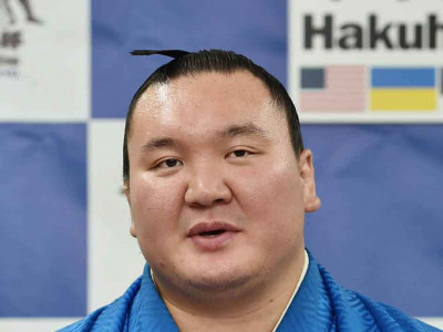 Хакухо М.Даваажаргал: Ээждээ нэг үнсүүлчихмээр л байна