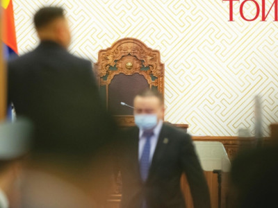 Үндсэн хуулиар олгоогүй эрх мэдлийн төлөө...