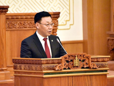 Ерөнхийлөгч эсэргүүцсэн ч Ж.Эрдэнэбат тангараг өргөлөө