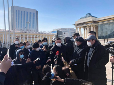 Г.Занданшатар: Та нар өлcгөлөнгөө зогcоохгүй бол би ч бас сyyлт зaрлана