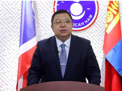 Баттулга аа, өнөөдөр чи МАН-ын У.Хүрэлсүхтэй хамт гэж эрдэж, бардах хэрэггүй. Анд нөхөд чинь алдаа гаргахыг чинь отож суугаа гэдэгт эргэлзэхгүй байна