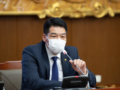 С.Энхболд: Коронавирусийн эсрэг вакцины гурав дахь тунг наймдугаар сарын сүүлээр эхлүүлэхээр төлөвлөсөн