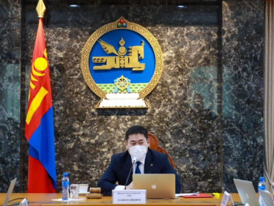“Дээл”-ээ давхарлахаас өөр гарц Засгийн газарт үлдсэнгүй