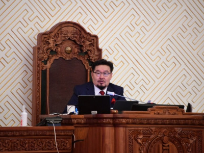 Монгол Улсын 2022 оны төсвийн тухай болон сангуудын төсвийн тухай хуулийн төслүүдийн нэг дэх хэлэлцүүлгийг хийлээ