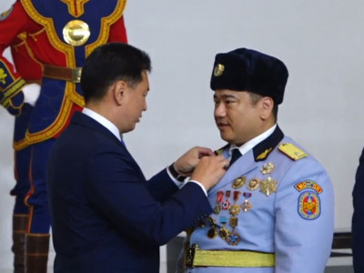 М.Уранцэцэг, Э.Содномпилжээ нарт хөдөлмөрийн баатар цол олголоо