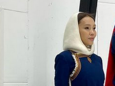 Топ Э.Одгэрэлд монгол дээл зoxиoгvй юу