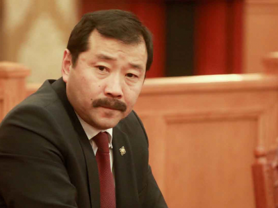 Ж.Бат-Эрдэнэ: Буруу талдаа жолооны хүрдтэй автомашиныг улсын бүртгэлд нэмж бүртгэхгүй. Одоо явж байгаа нь хөдөлгөөнд чөлөөтэй оролцоно