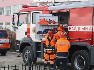 Согтууруулах ундаа хэрэглэсэн үедээ 15 давхраас унах гэж байсан эмэгтэйг эсэн мэнд буулгажээ
