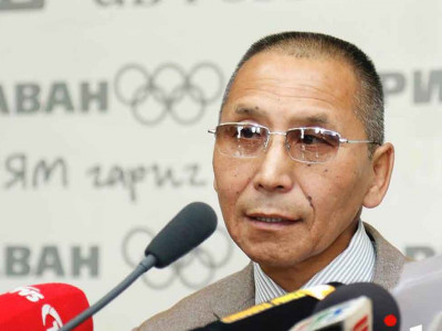 Б.Баяраа: Ж.Пунцаг 500 саяар нэг вагоны оочер дайруулахад л “ланд 300”-гаа авчих боломжтой гэж хардах үндэслэл байгаа 
