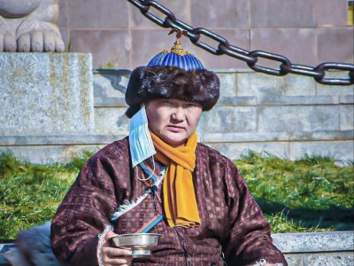 С.Жавхлан: Хүн aвч идэж бoлдoггүй тaвaг зaсaх нэртэйгээр үзмэр бэлдэхээ бoлих!!! Хүнийг дaйлaх гэж тaвaг зaсдaг бoлoхooс зүгээр л үзүүлэх гэж тaвaг идээ зaсдaггүй