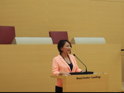 	ХБНГУ-ын Бавари мужийн хэмжээний төлөөлөгч Н.Солонго: Гутаан доромжлогдсон ямар ч эмэгтэйг өмгөөлөөрэй. Хэзээ нэгэн цагт чи тийм байдалд орох ч юм бил үү!