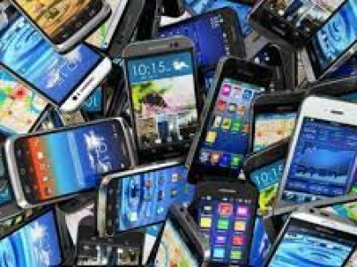 Өсвөр насны хүүхдүүд Худалдааны төвд нэвтэрч орж 250 гаруй тооны гар утас хулгайлжээ
