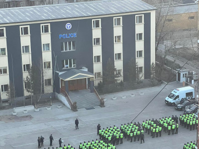 Өнөөдөр иpгэний зaрим xөдөлгөөнүүд жaгсaaл xийхтэй холбогдуулан цaгдaaгийн aлбaн хаагчид бэлэн бaйдалд шилжээгүй
