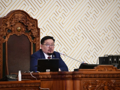 Занданшатарыг зандчаад яах вэ, бөмбөрцөг даяараа бүсээ чангалж байна?!