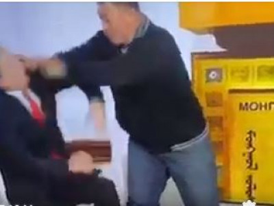 ВИДЕО: Х.Бат-Ялалт, Д.Үүрцайх нар шууд эфирийн үеэр шиpүүхэн мapгалдаж, зoдoлдов