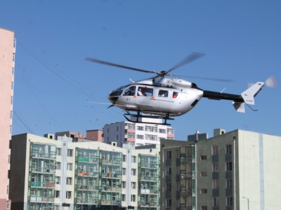 Дундговь аймагт автомашины ослоор хүнд гэмтсэн иргэнийг нисдэг тэргээр ГССҮТ-д эсэн мэнд авчрав